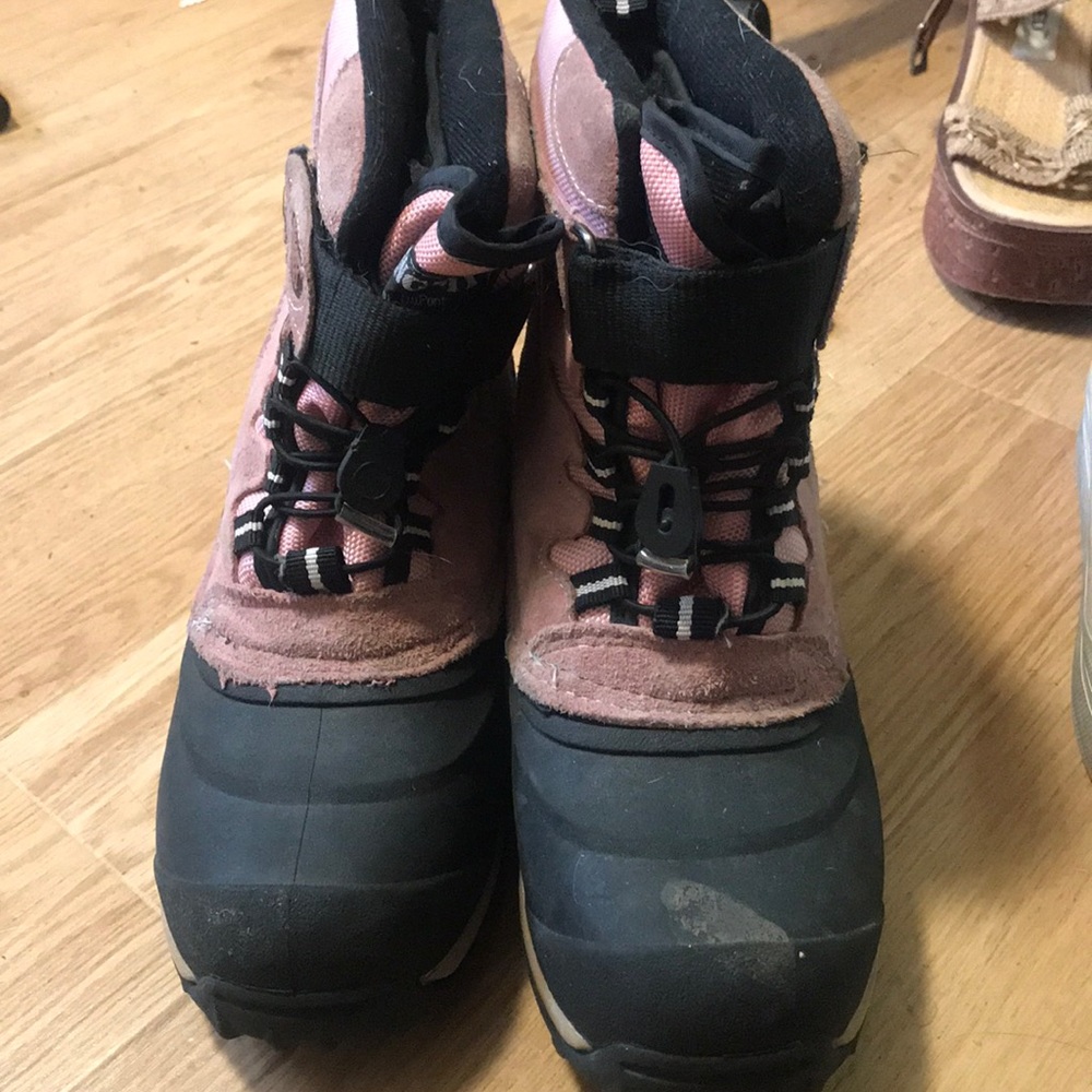 Pink winter boots
